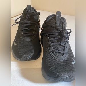 Ladies black Puma sneakers. Size 9